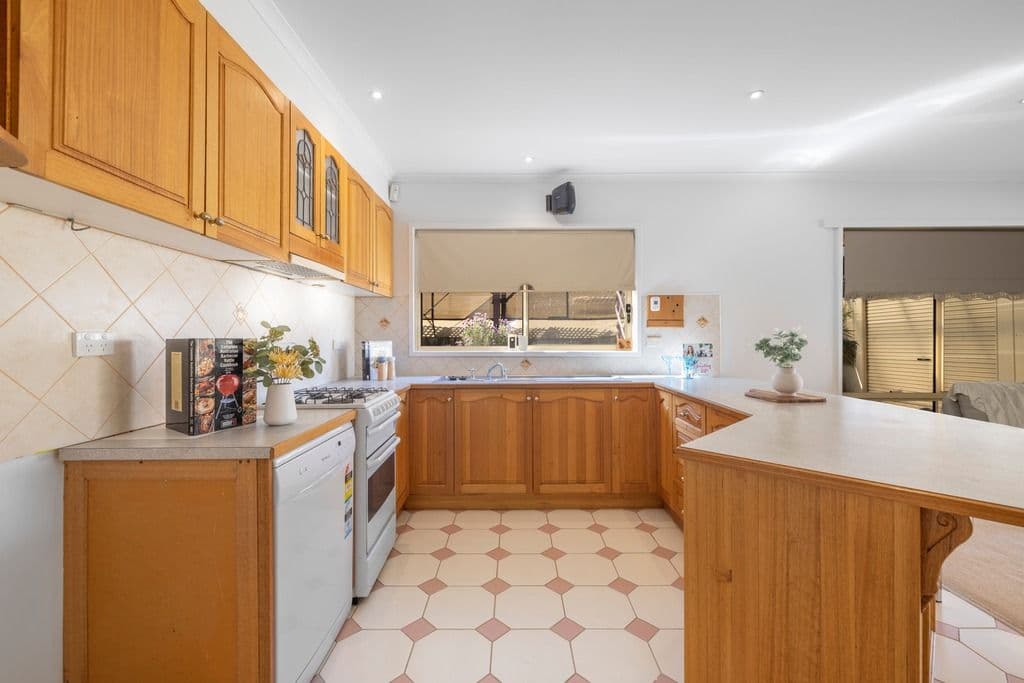 33 Argyle Crescent, Werribee VIC 3030, Werribee - Thumbnail 7