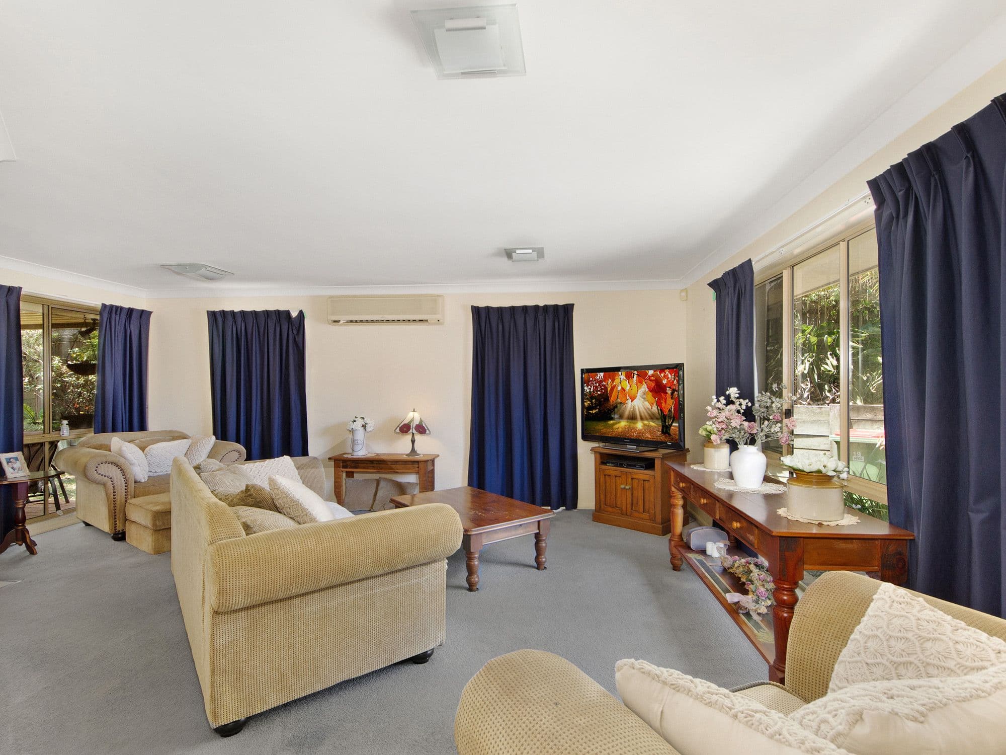 19 Adaminaby Drive, Helensvale QLD 4212, Helensvale - Thumbnail 6