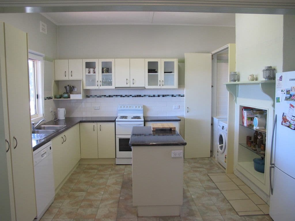 129 Denison Street, Tamworth NSW 2340, West Tamworth - Thumbnail 5