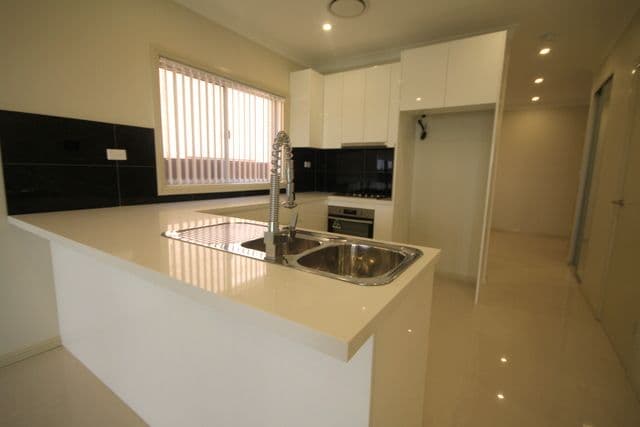 69 Oxford Road, Ingleburn - Thumbnail 2