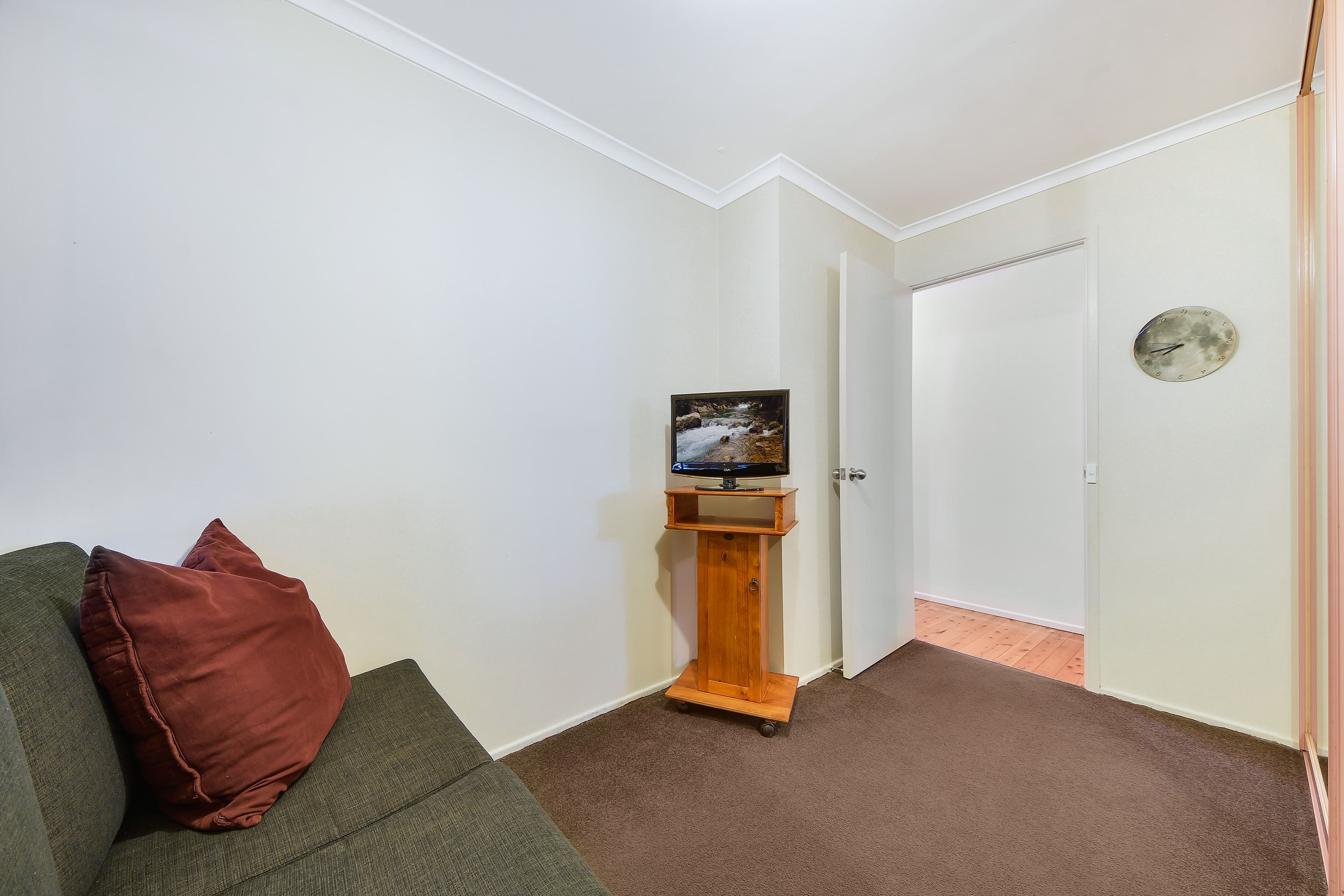 54 Georgiana Crescent, Ambarvale - Thumbnail 7