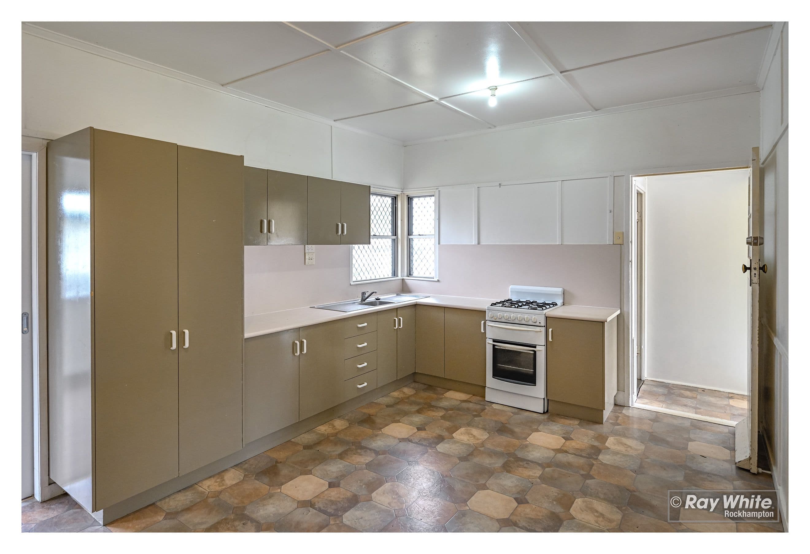 258 Dunbar Street, Koongal QLD 4701, Koongal - Thumbnail 5