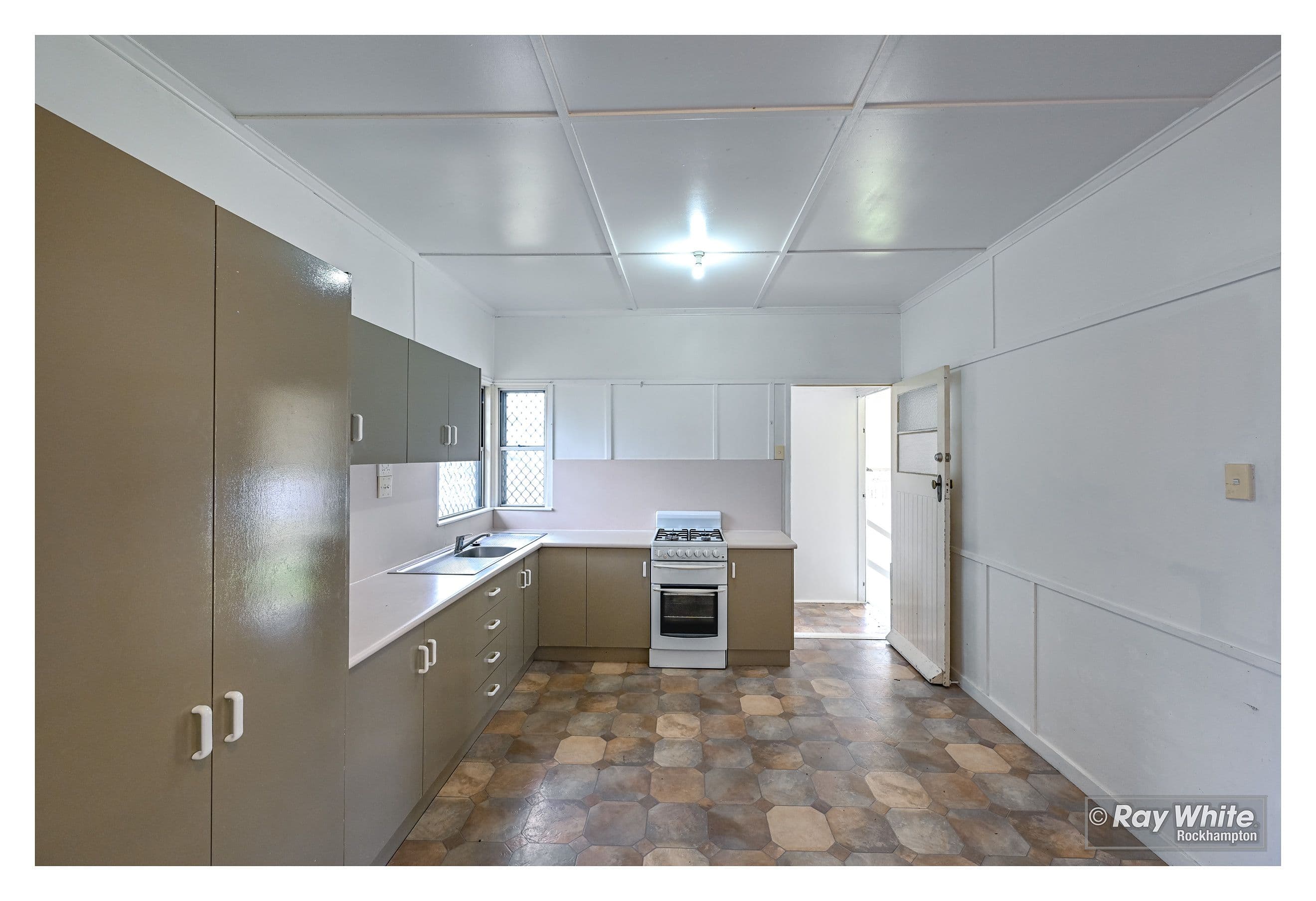 258 Dunbar Street, Koongal QLD 4701, Koongal - Thumbnail 6