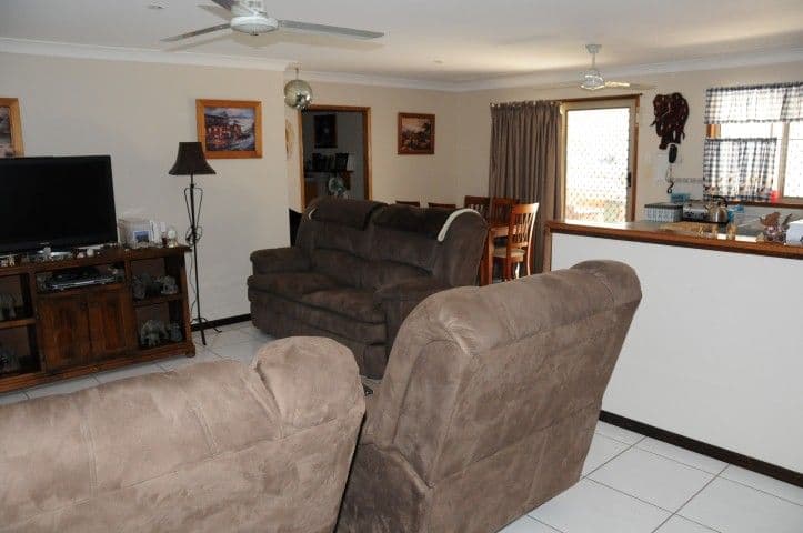 15 Keppel Court, KAWUNGAN QLD 4655, Kawungan - Thumbnail 5