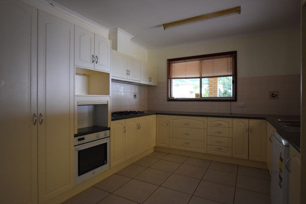 2 Sylvia Avenue, Port Augusta SA 5700, Port Augusta - Thumbnail 3