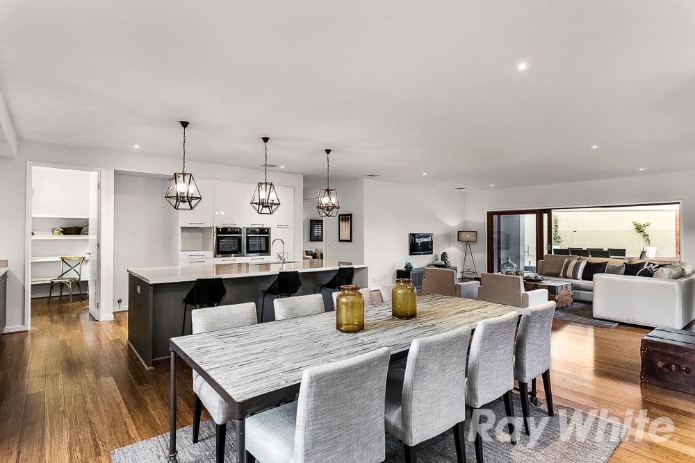 6 Balfour Court, Glen Waverley VIC 3150, Glen Waverley - Thumbnail 2