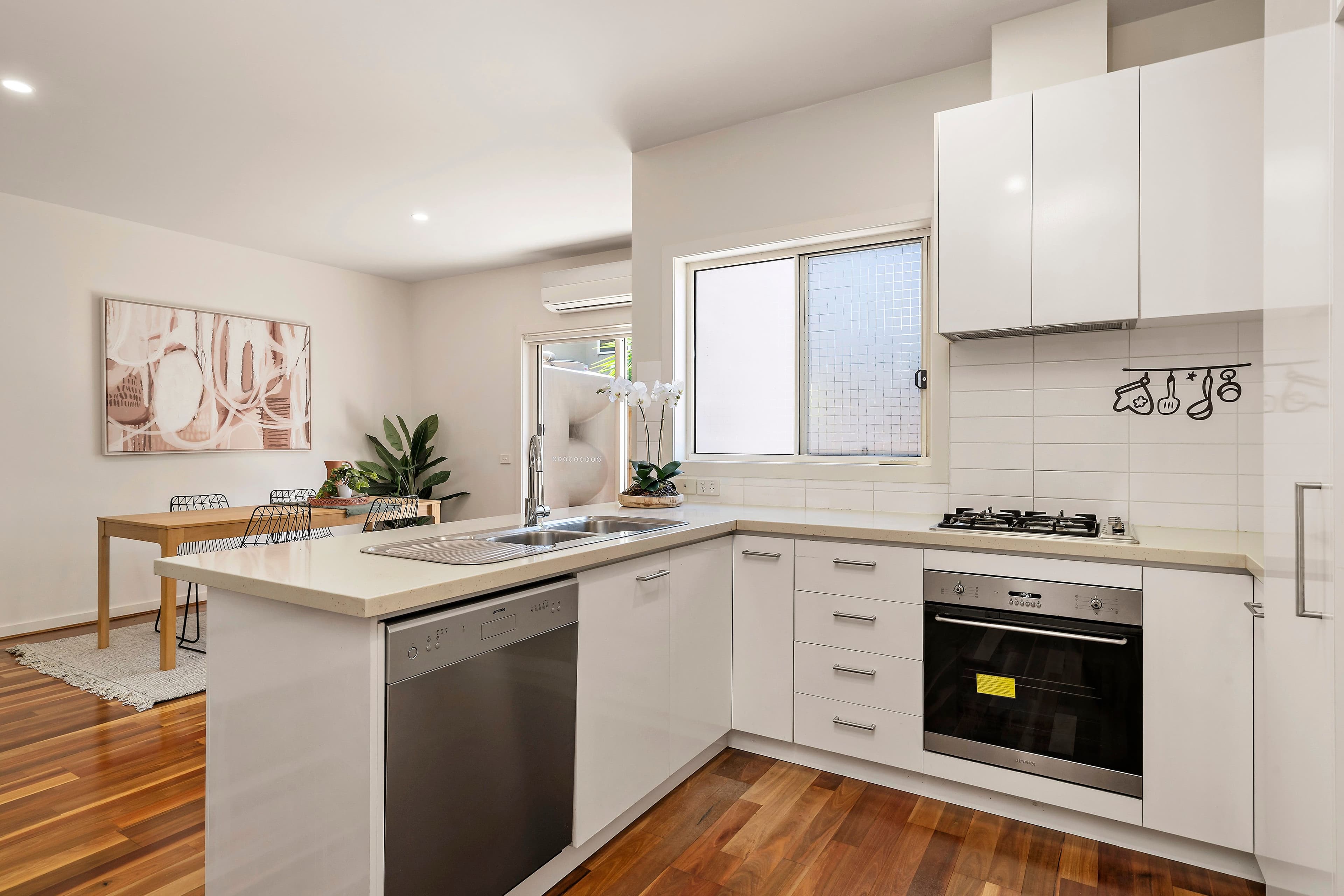 8 Euroka Street, Chadstone VIC 3148, Chadstone - Thumbnail 4