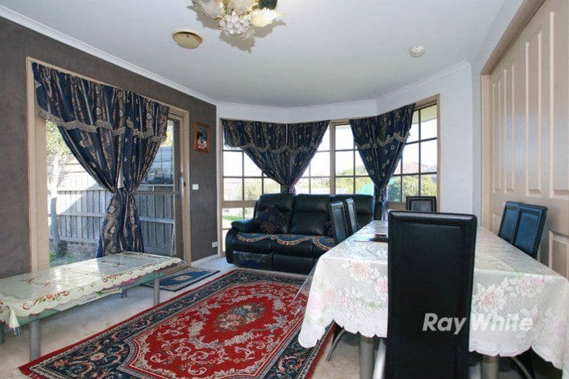 18 Hamilton Drive, CRANBOURNE VIC 3977, Cranbourne North - Thumbnail 3