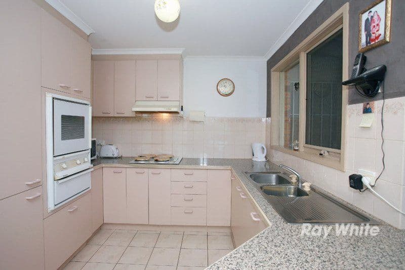 18 Hamilton Drive, CRANBOURNE VIC 3977, Cranbourne North - Thumbnail 4