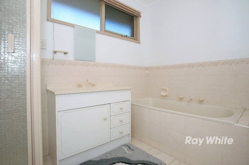18 Hamilton Drive, CRANBOURNE VIC 3977, Cranbourne North - Thumbnail 7