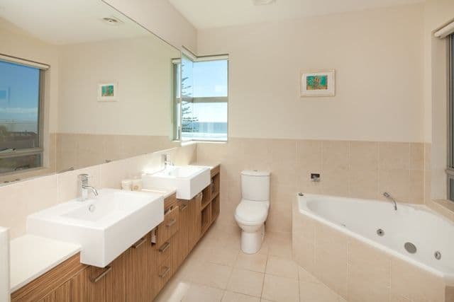 4 Ninth Avenue, PALM BEACH QLD 4221, Palm Beach - Thumbnail 6