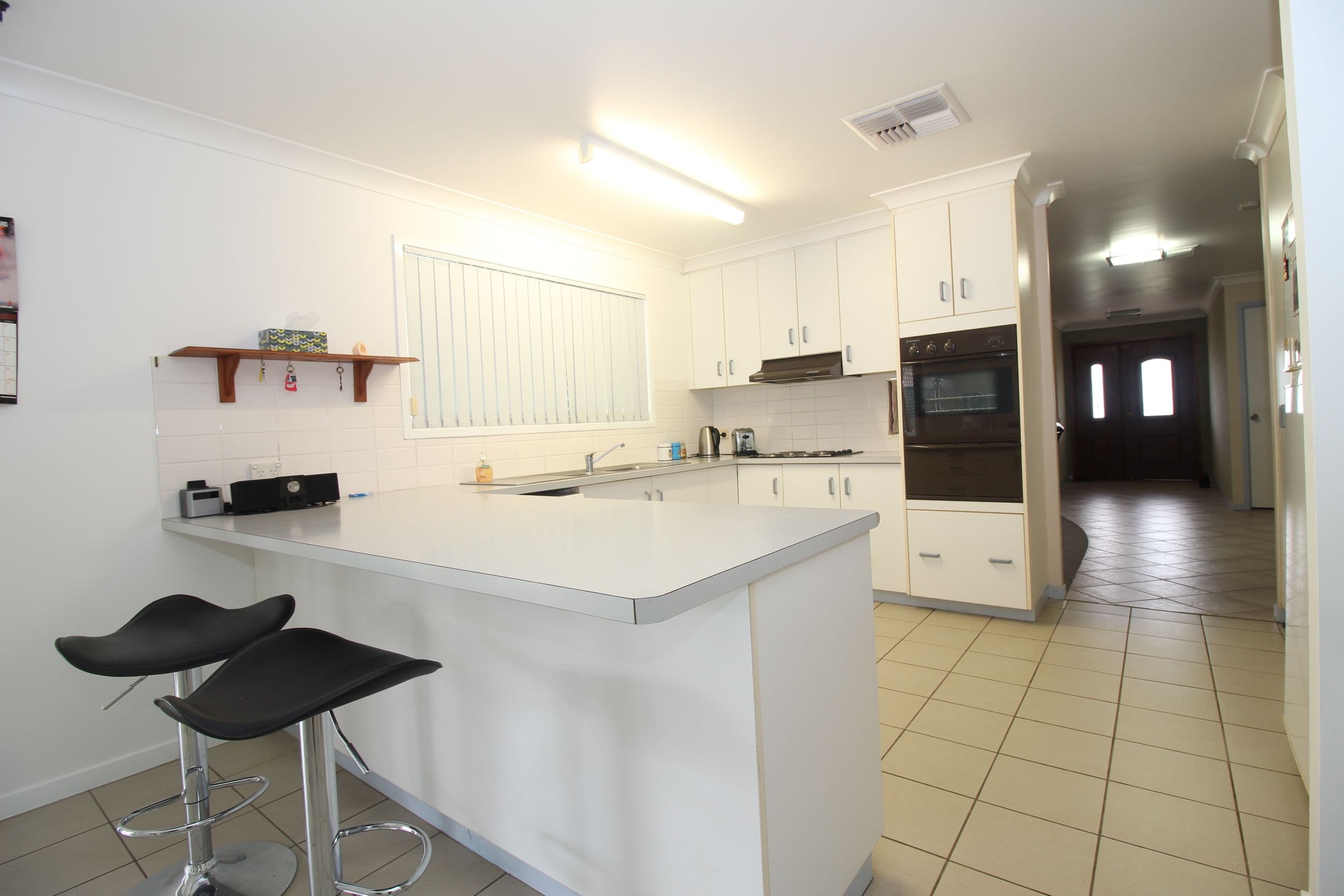 42 Cowan Crescent, Emerald QLD 4720, Emerald - Thumbnail 4