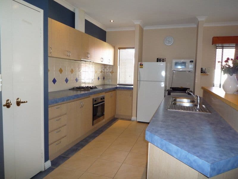 10 Springview Circle, BEECHBORO WA 6063, Beechboro - Thumbnail 3