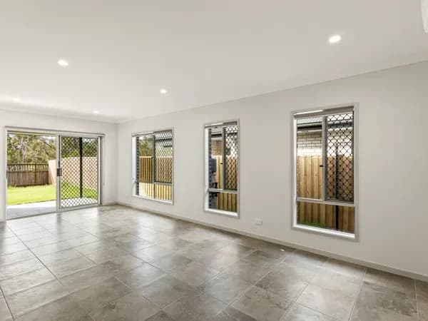19 Saunders Drive, FLAGSTONE QLD 4280, Flagstone - Thumbnail 4
