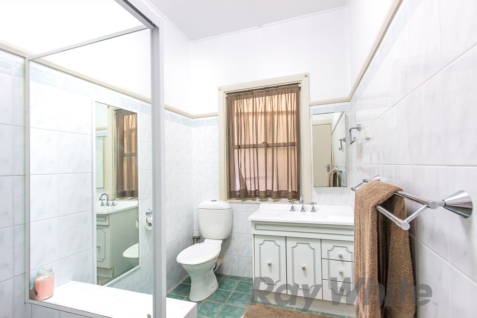 10 Parker Street, Hillsborough - Thumbnail 7