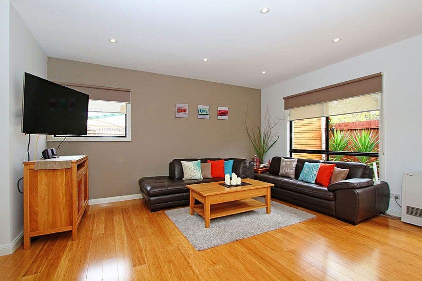 25 Hinkler Drive, MILL PARK VIC 3082, Mill Park - Thumbnail 4