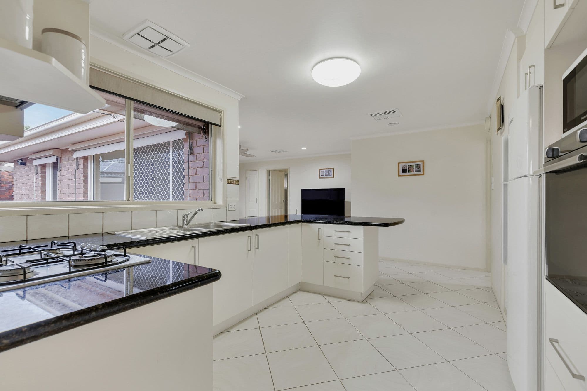 14 Reynolds Court, Werribee VIC 3030, Werribee - Thumbnail 4