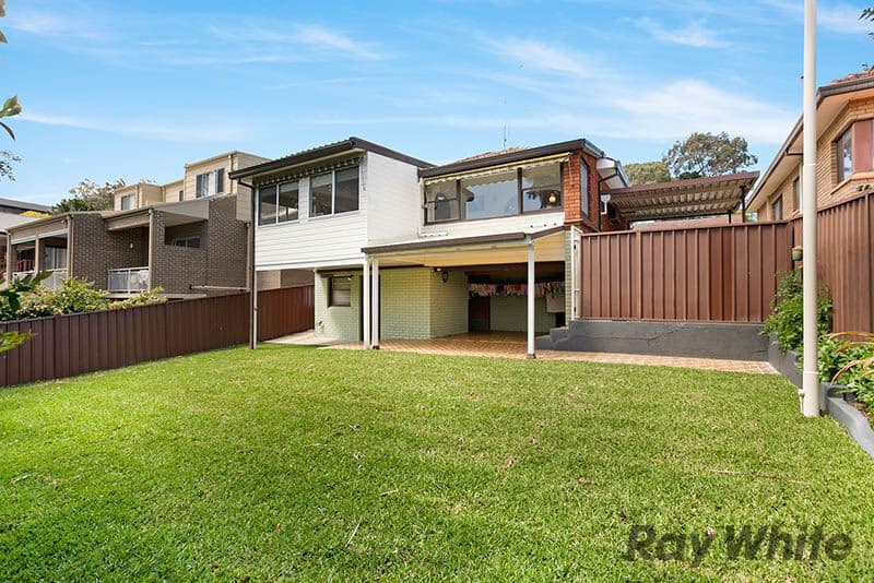13 Roseview Avenue, Roselands - Thumbnail 2