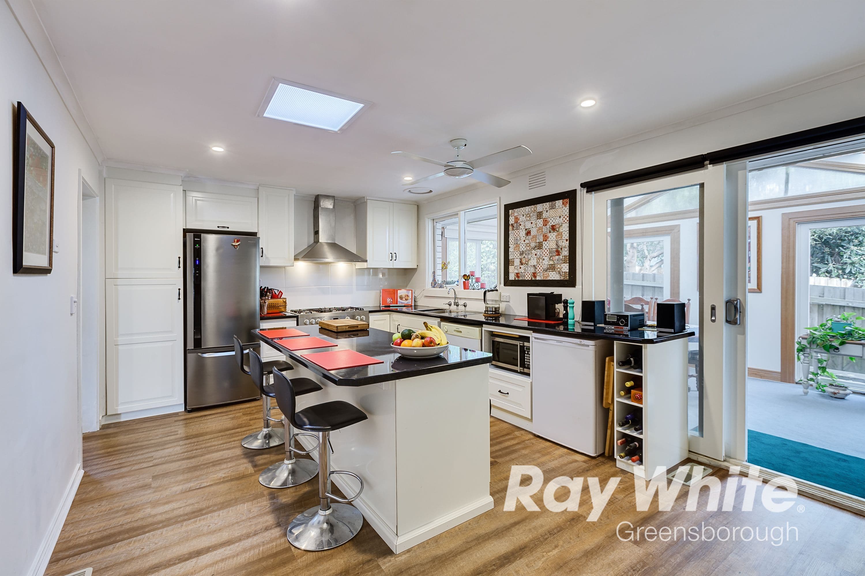 4 Hoban Avenue, Montmorency VIC 3094, Montmorency - Thumbnail 3