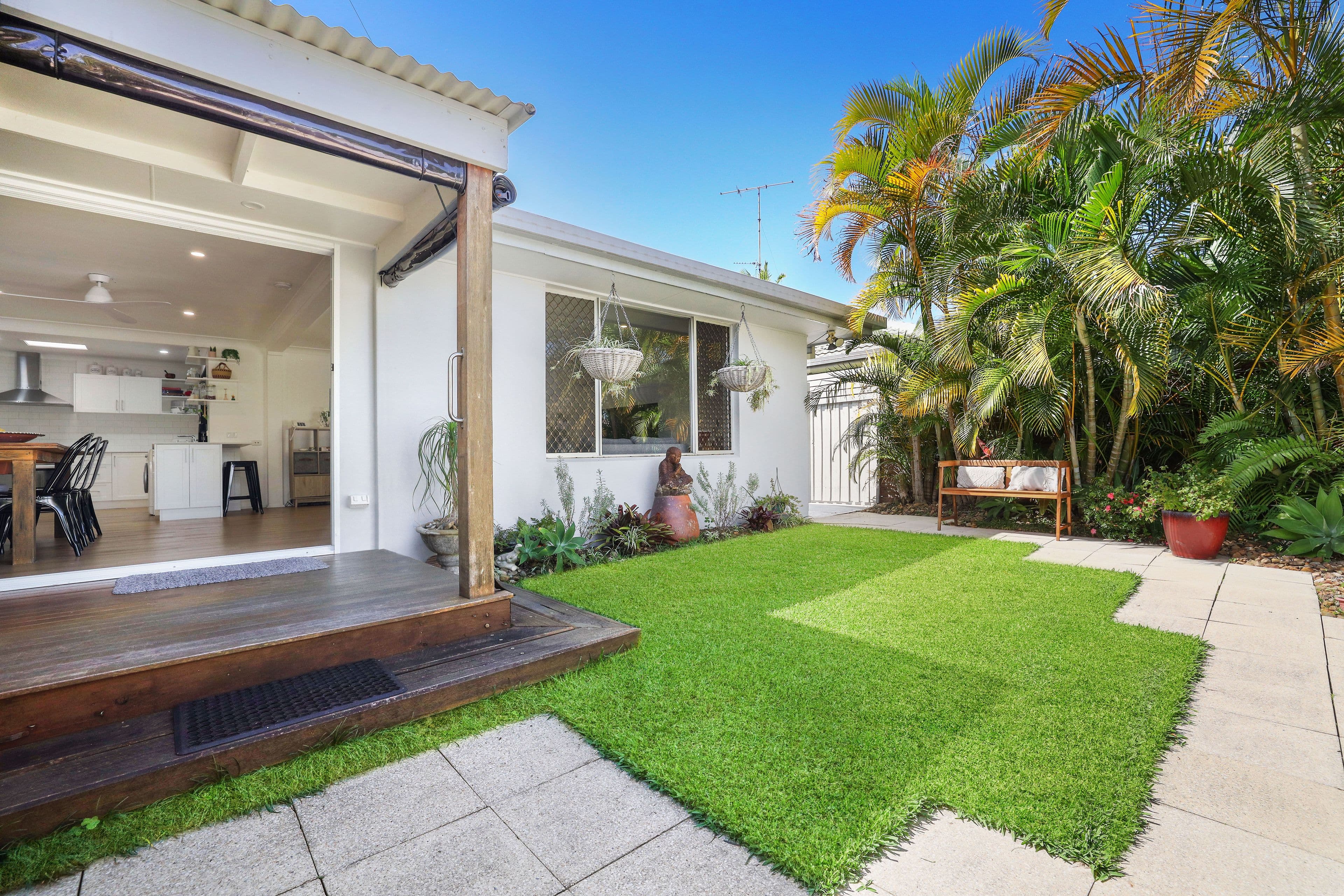 27 Dotterel Drive, Burleigh Waters QLD 4220, Burleigh Waters - Thumbnail 3