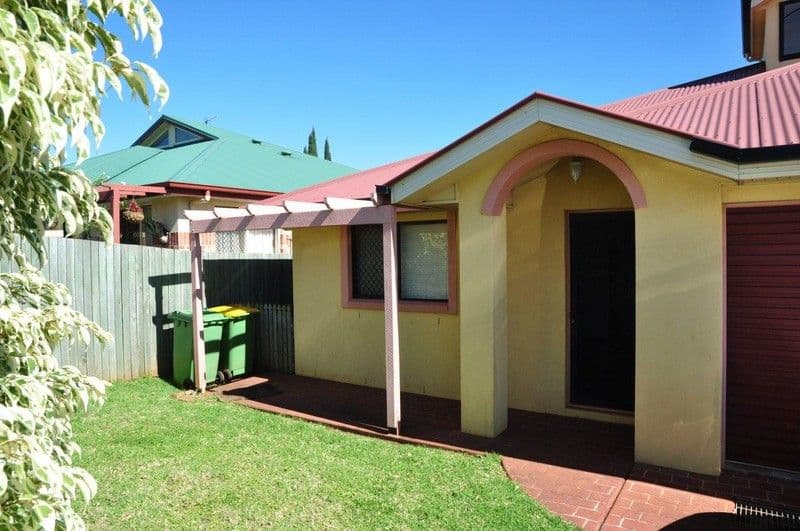 Unit 1, 431  Hume Street, KEARNEYS SPRING QLD 4350, Kearneys Spring - Image 1