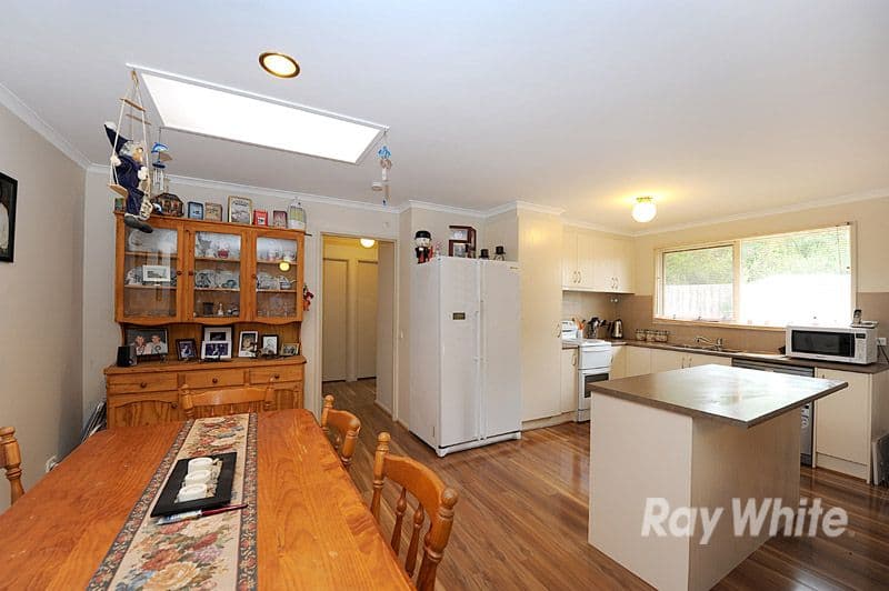17 Warren Close, NARRE WARREN VIC 3805, Narre Warren - Thumbnail 3