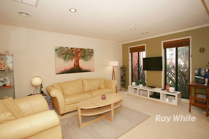 13 Gwenton Avenue, CRANBOURNE EAST VIC 3977, Cranbourne East - Thumbnail 3