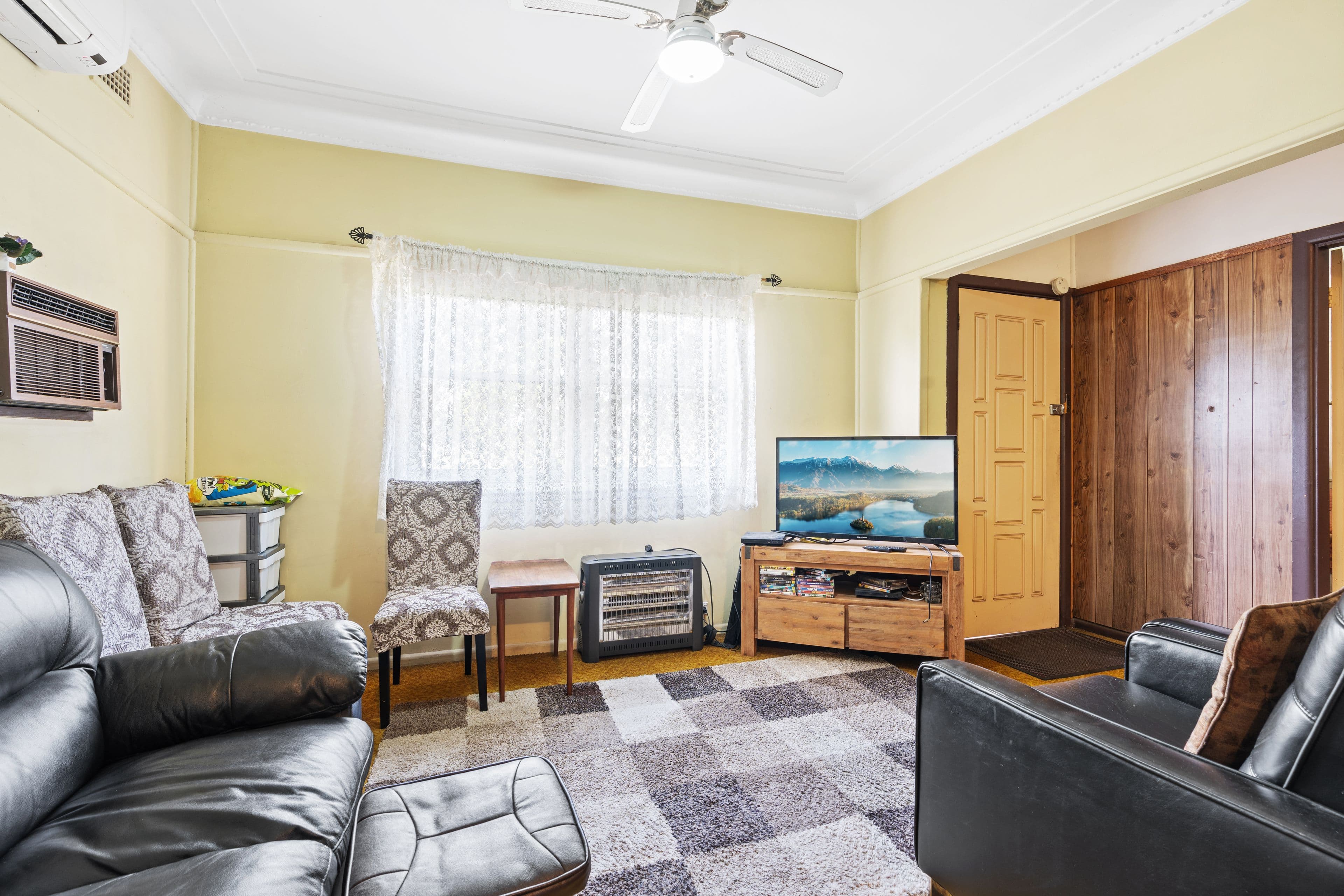 34 Hoxton Park Road, Liverpool NSW 2170, Liverpool - Thumbnail 2