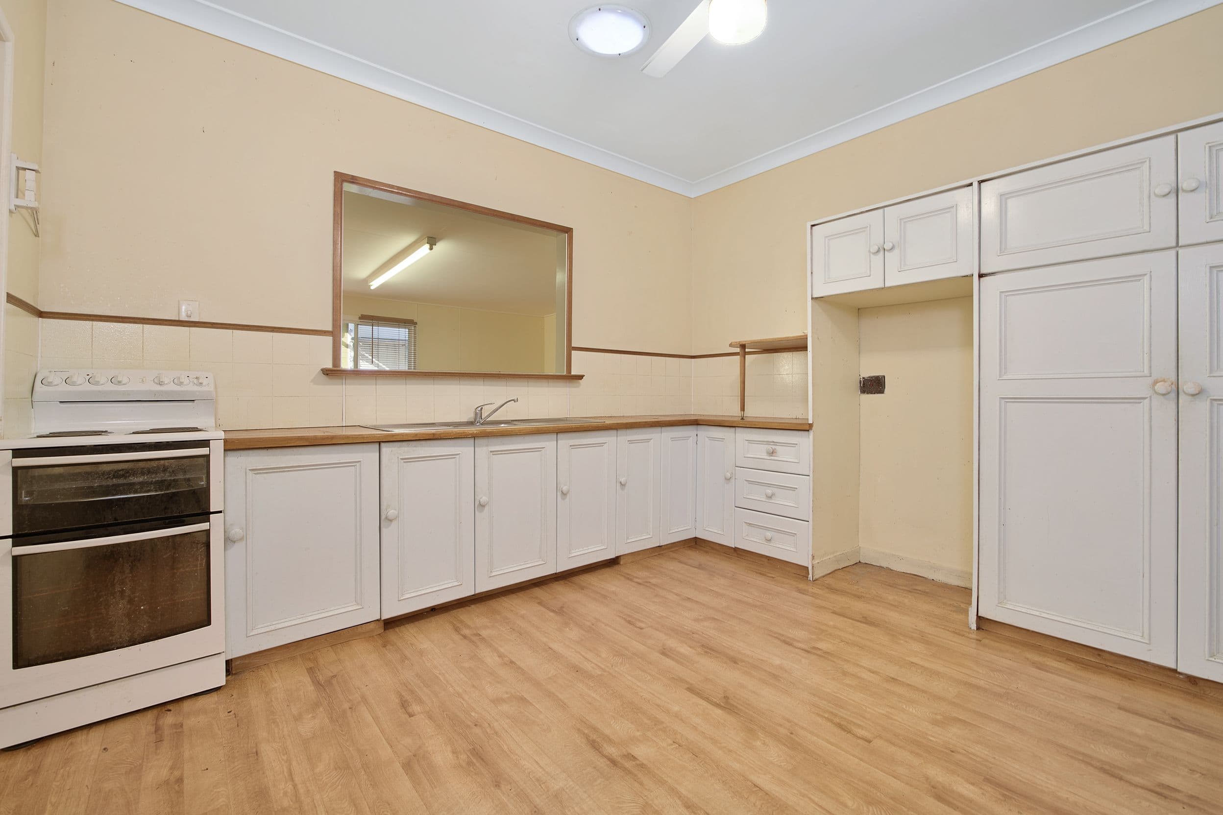 48 Scenery Street, West Gladstone QLD 4680, West Gladstone - Thumbnail 2