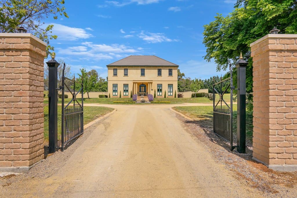 40 Johnsons Lane, Goulburn - Image 1