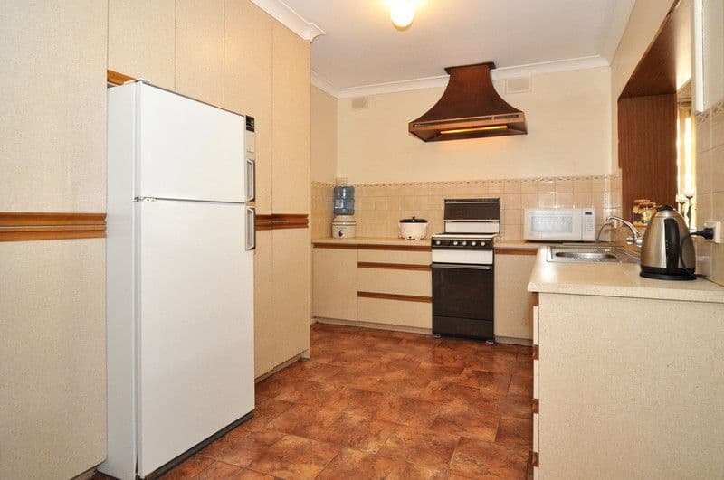 18 Laffers Crescent, REYNELLA SA 5161, Reynella - Thumbnail 2