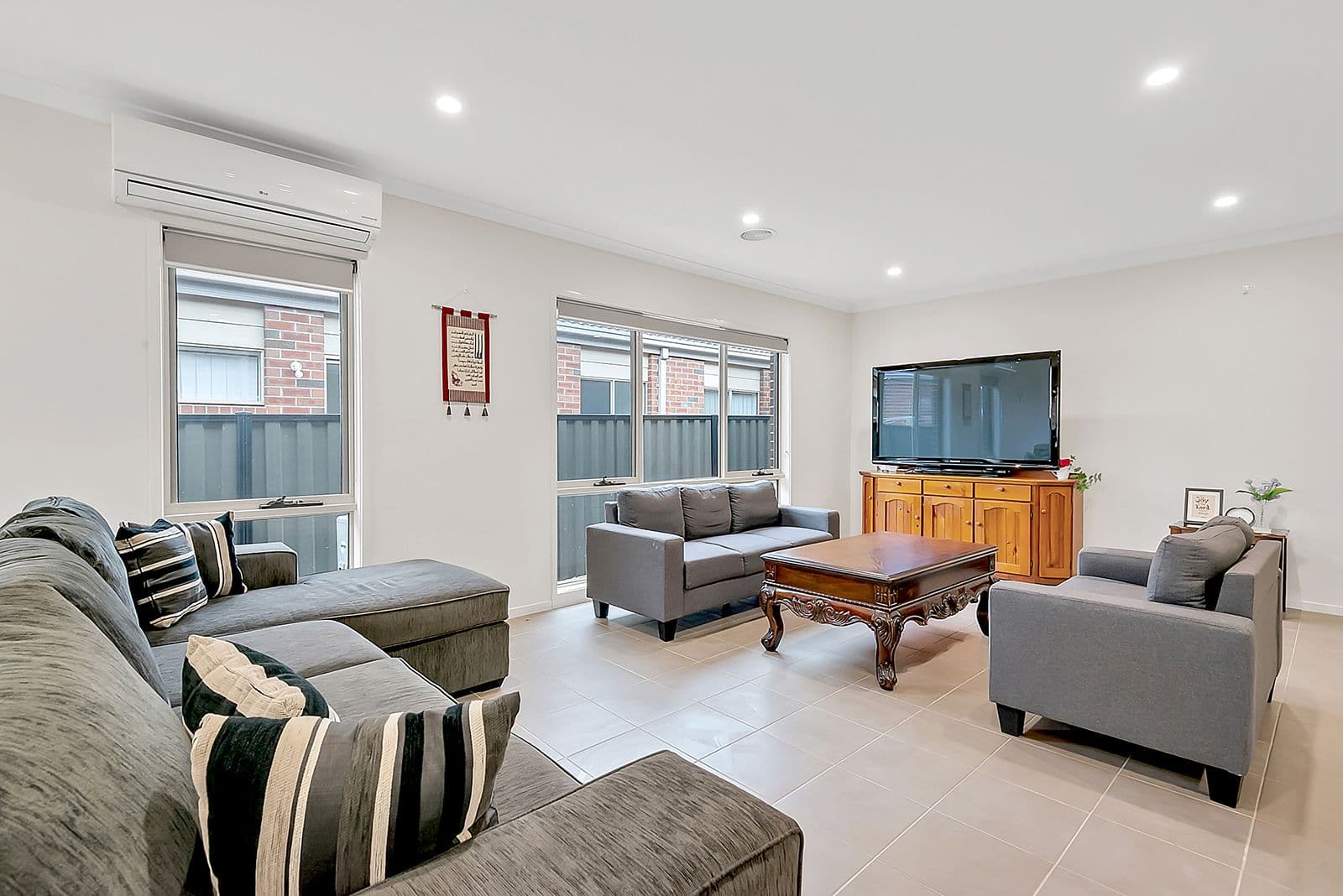 8 Kensley Circuit, Craigieburn VIC 3064, Craigieburn - Thumbnail 4