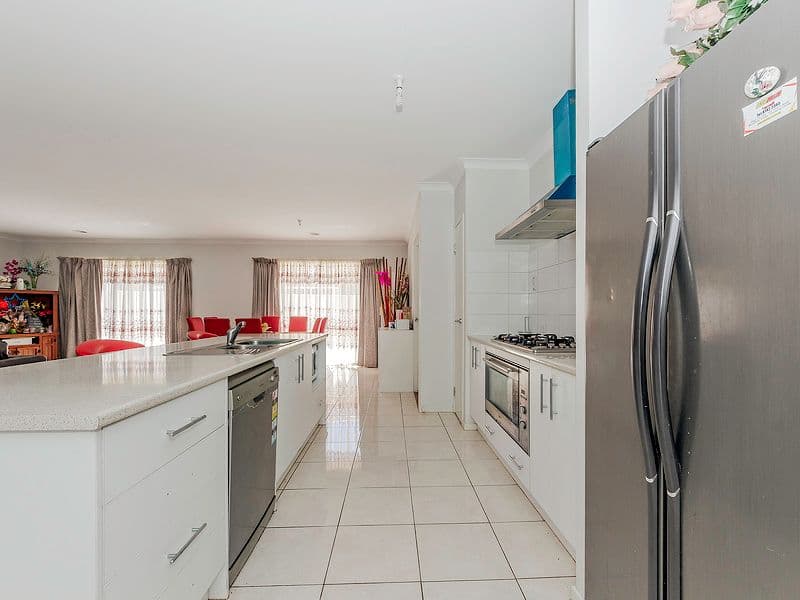 17 Mayfield Avenue, Truganina VIC 3029, Truganina - Thumbnail 4