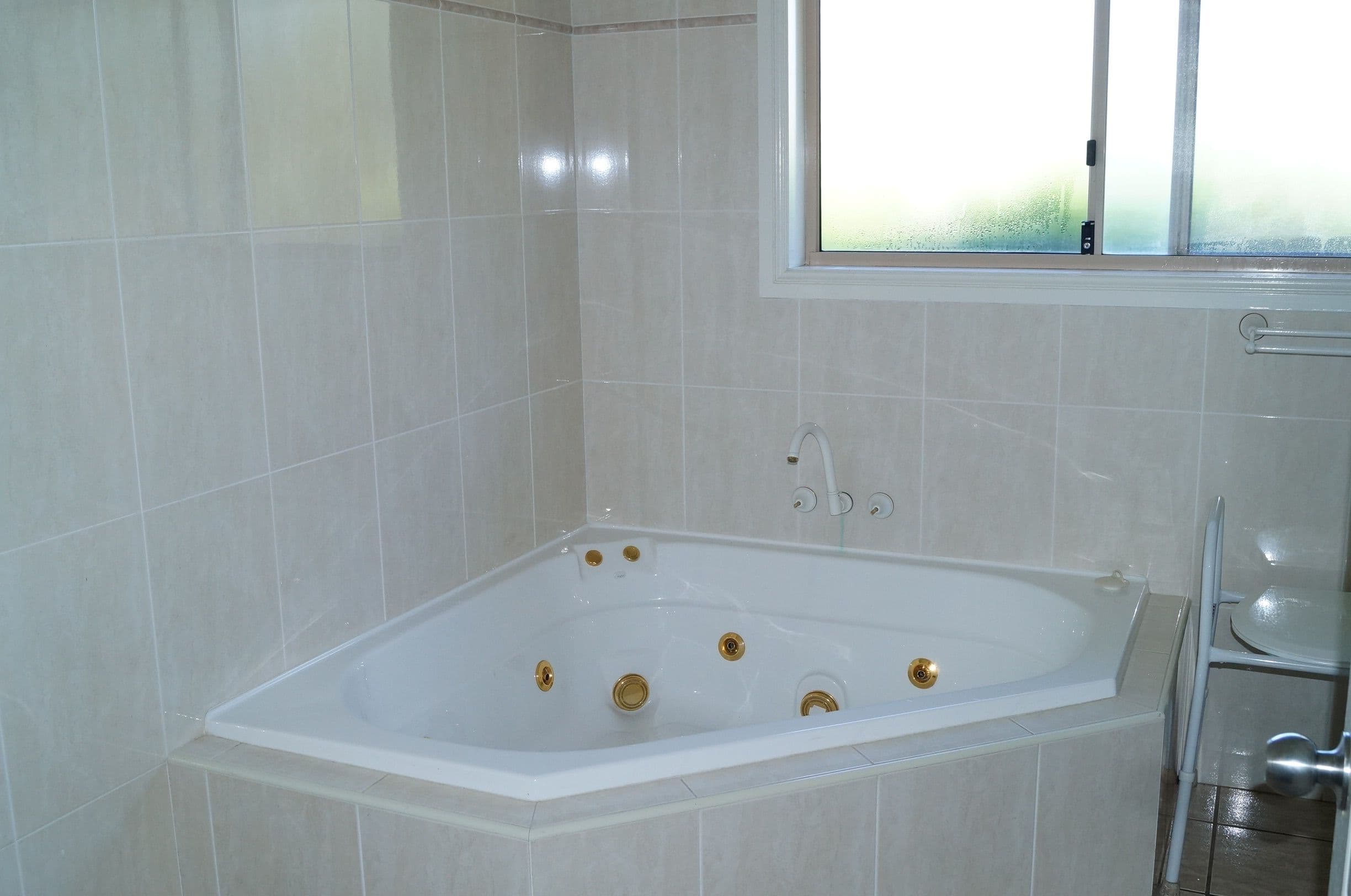 40 Roselawn Drive, Orange - Thumbnail 5