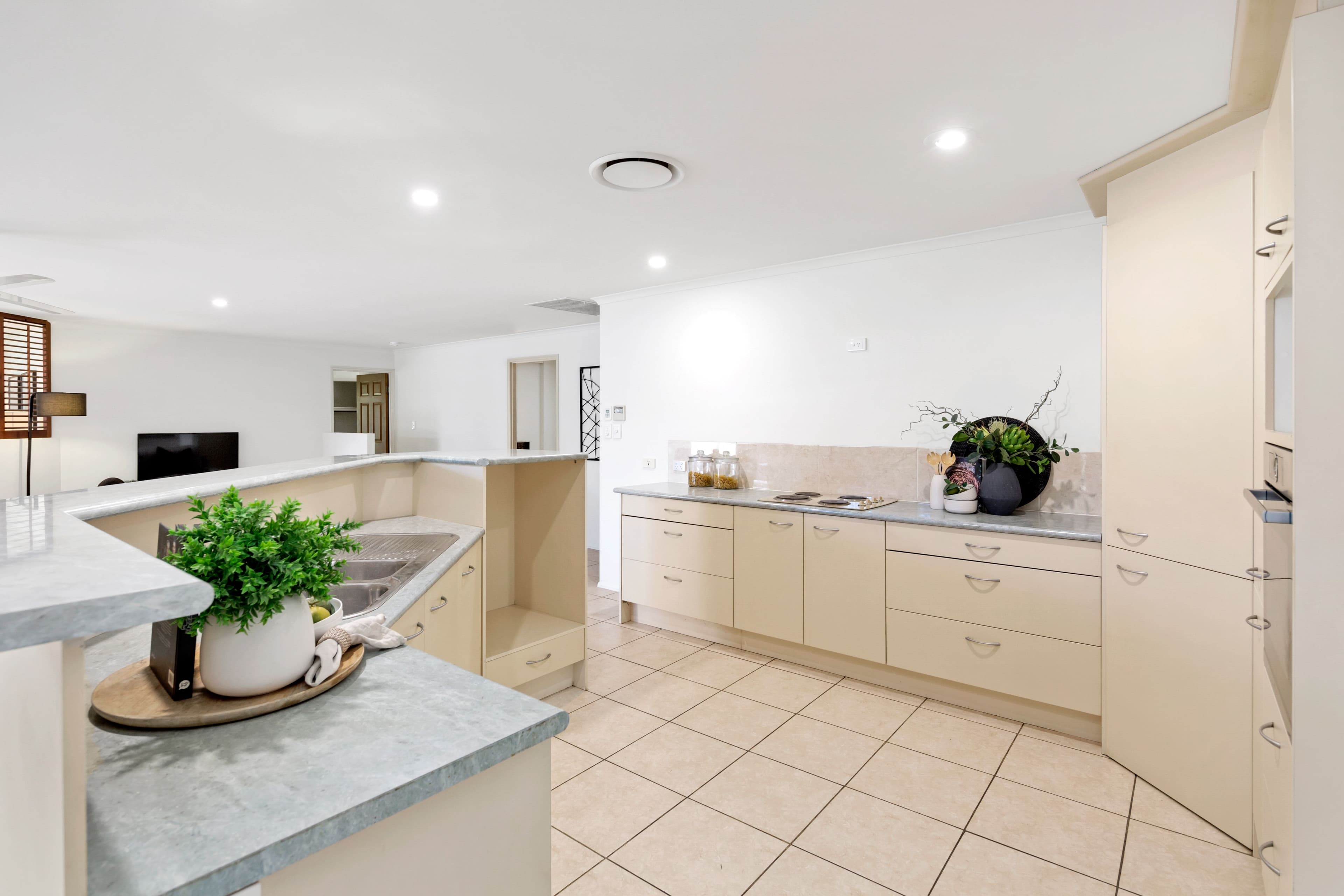 43 Windermere Avenue, Sinnamon Park QLD 4073, Sinnamon Park - Thumbnail 5