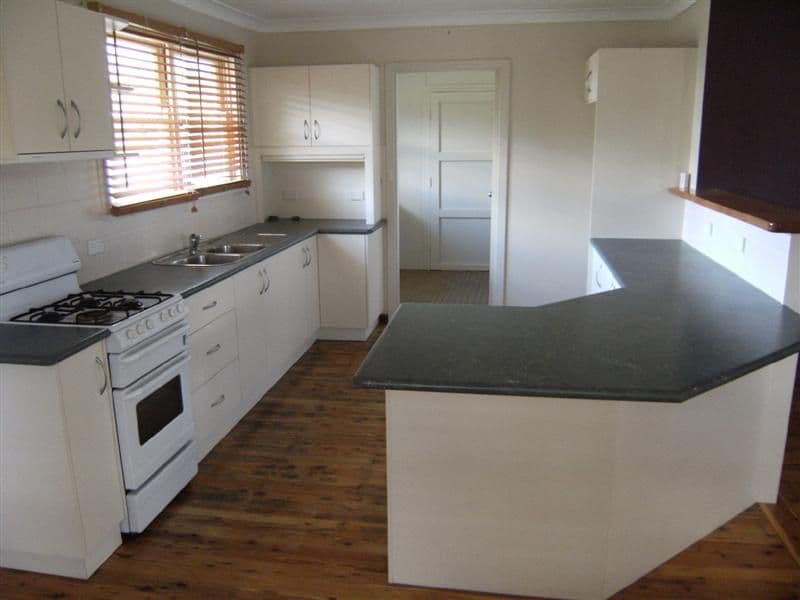 17 Lovett Avenue, DUBBO NSW 2830, Dubbo - Thumbnail 2