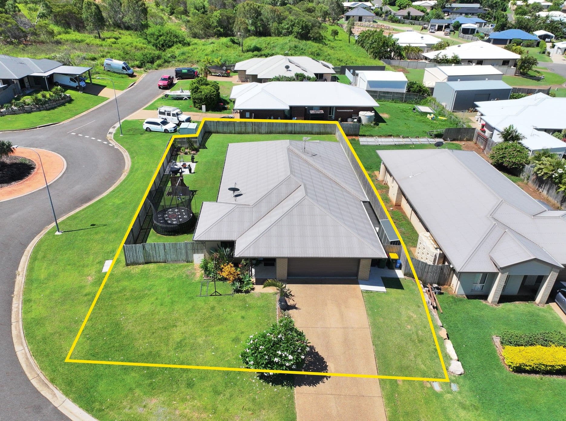16 Parkview Drive, Lammermoor QLD 4703, Lammermoor - Thumbnail 2