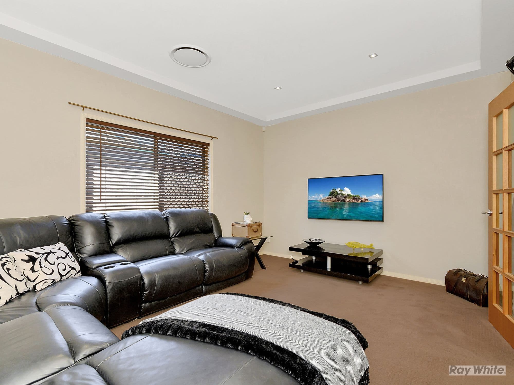 15 Montville Place, Forest Lake QLD 4078, Forest Lake - Thumbnail 2