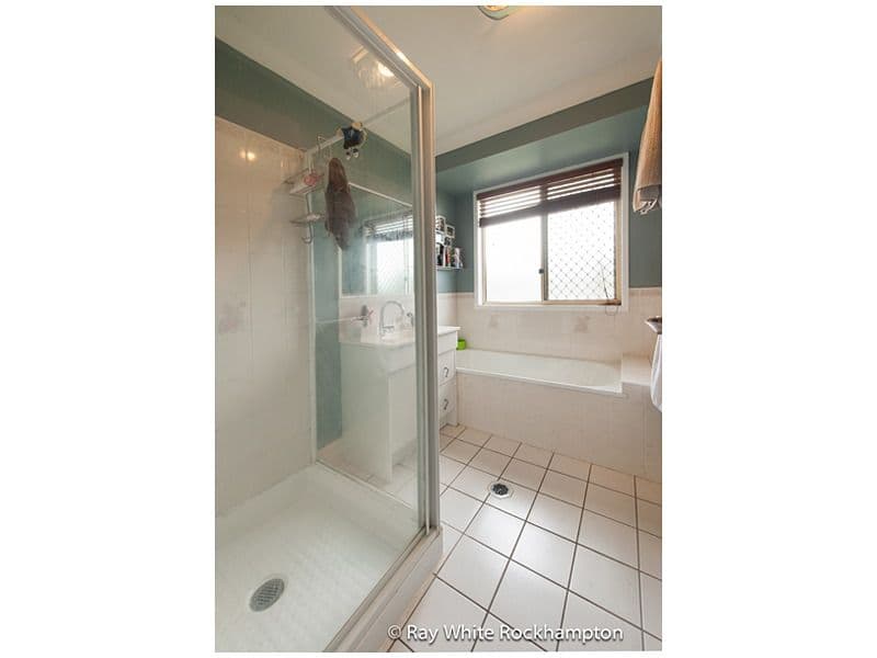1 Hotham Close, PARKHURST QLD 4702, Parkhurst - Thumbnail 8