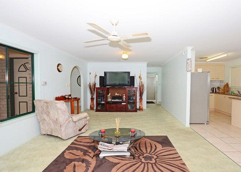 6  Elliot Court, ELI WATERS QLD 4655, Eli Waters - Thumbnail 2