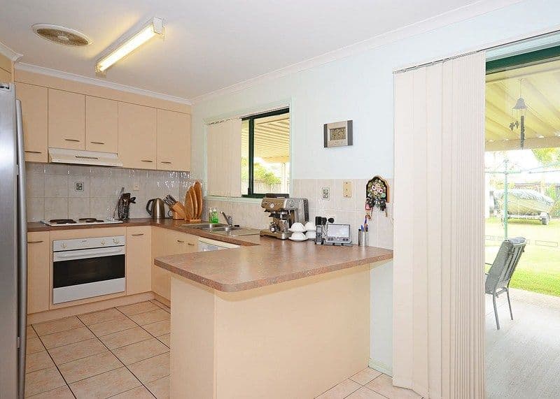 6  Elliot Court, ELI WATERS QLD 4655, Eli Waters - Thumbnail 4
