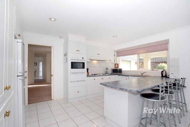 6  Blue Jay Court, NARRE WARREN SOUTH VIC 3805, Narre Warren South - Thumbnail 2