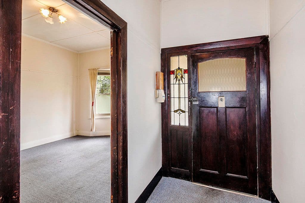 304 Pleasant Street South, Newington VIC 3350, Newington - Thumbnail 2