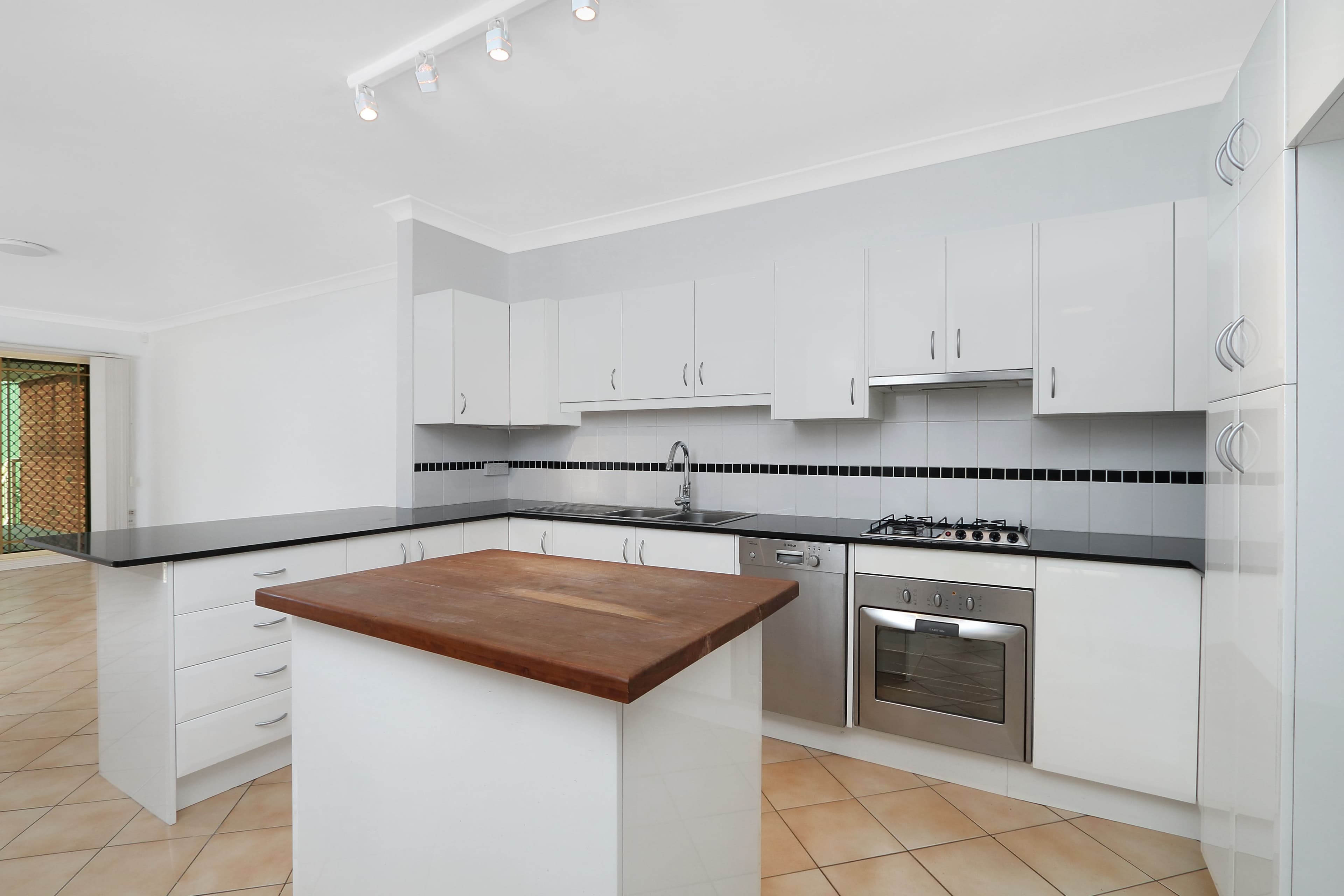 9 Rona Street, Peakhurst - Thumbnail 7
