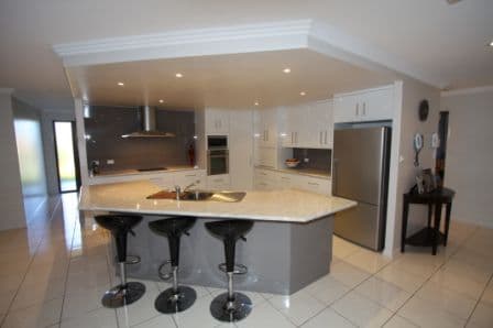 17 Primrose Avenue, NORMAN GARDENS QLD 4701, Norman Gardens - Thumbnail 2