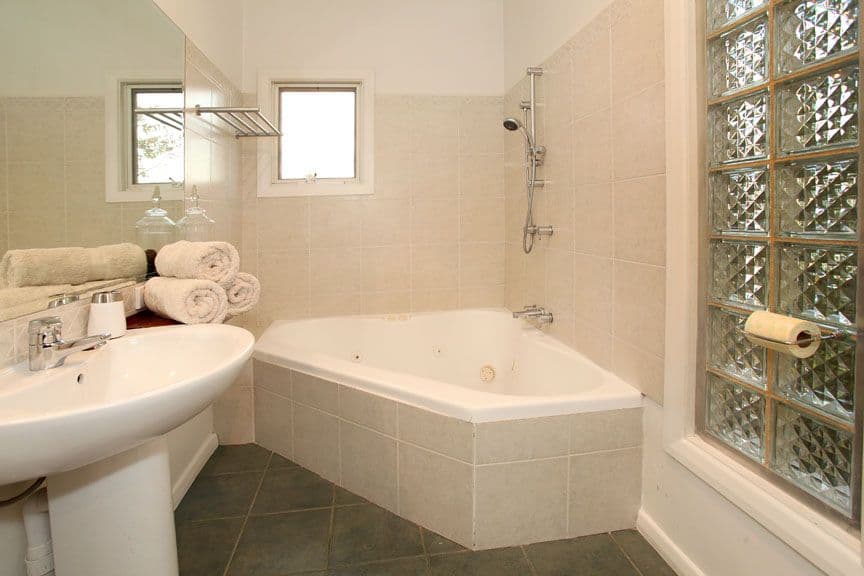 11A Driftwood Drive, GLEN WAVERLEY VIC 3150, Glen Waverley - Thumbnail 7