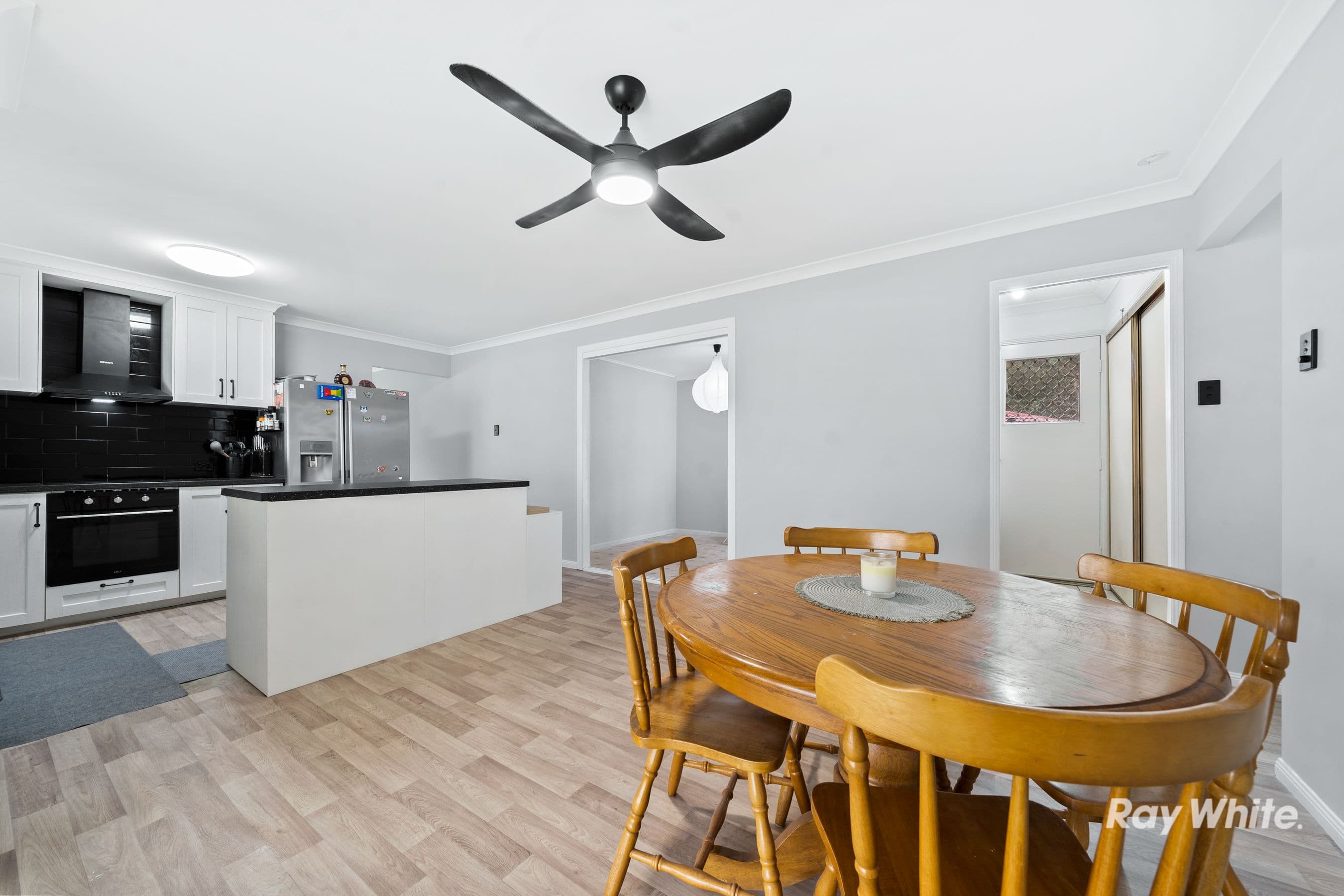 28 Regal Drive, Regents Park QLD 4118, Regents Park - Thumbnail 2