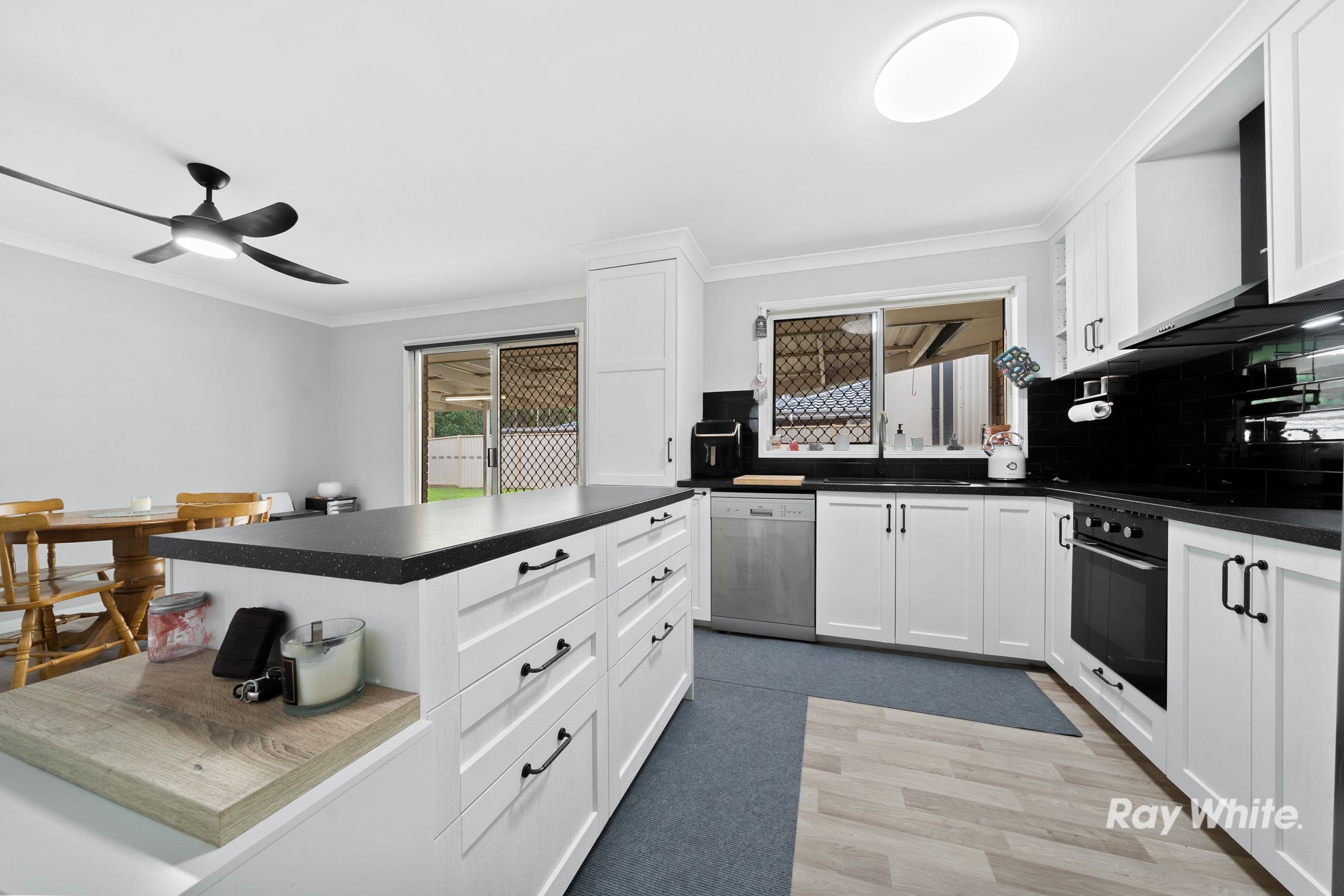 28 Regal Drive, Regents Park QLD 4118, Regents Park - Thumbnail 3