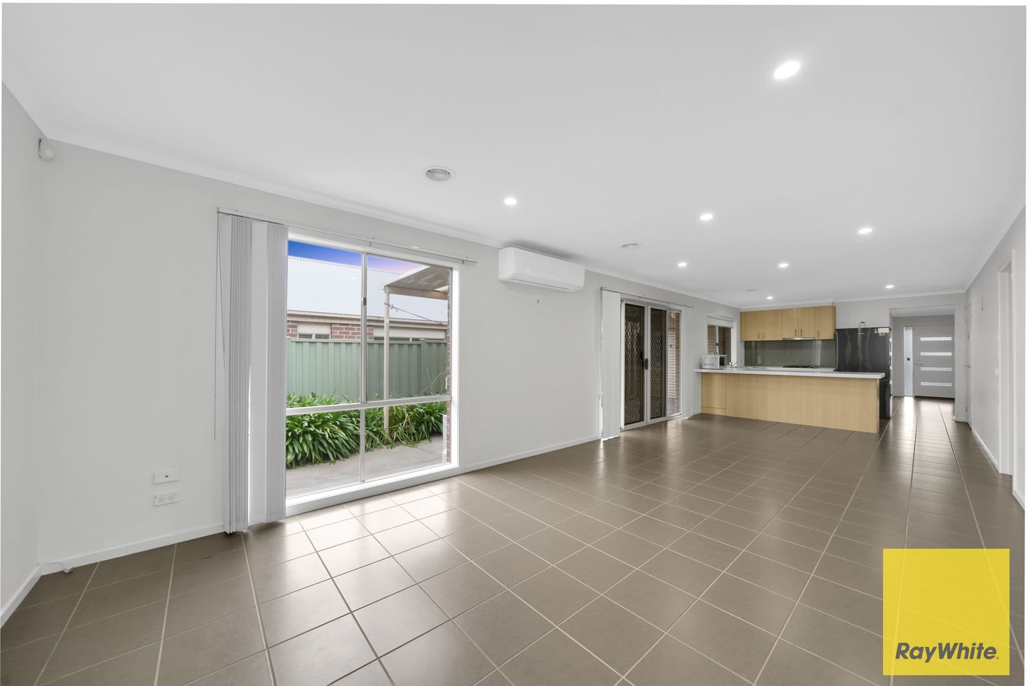 34 Dahlia Drive, Caroline Springs VIC 3023, Caroline Springs - Thumbnail 4