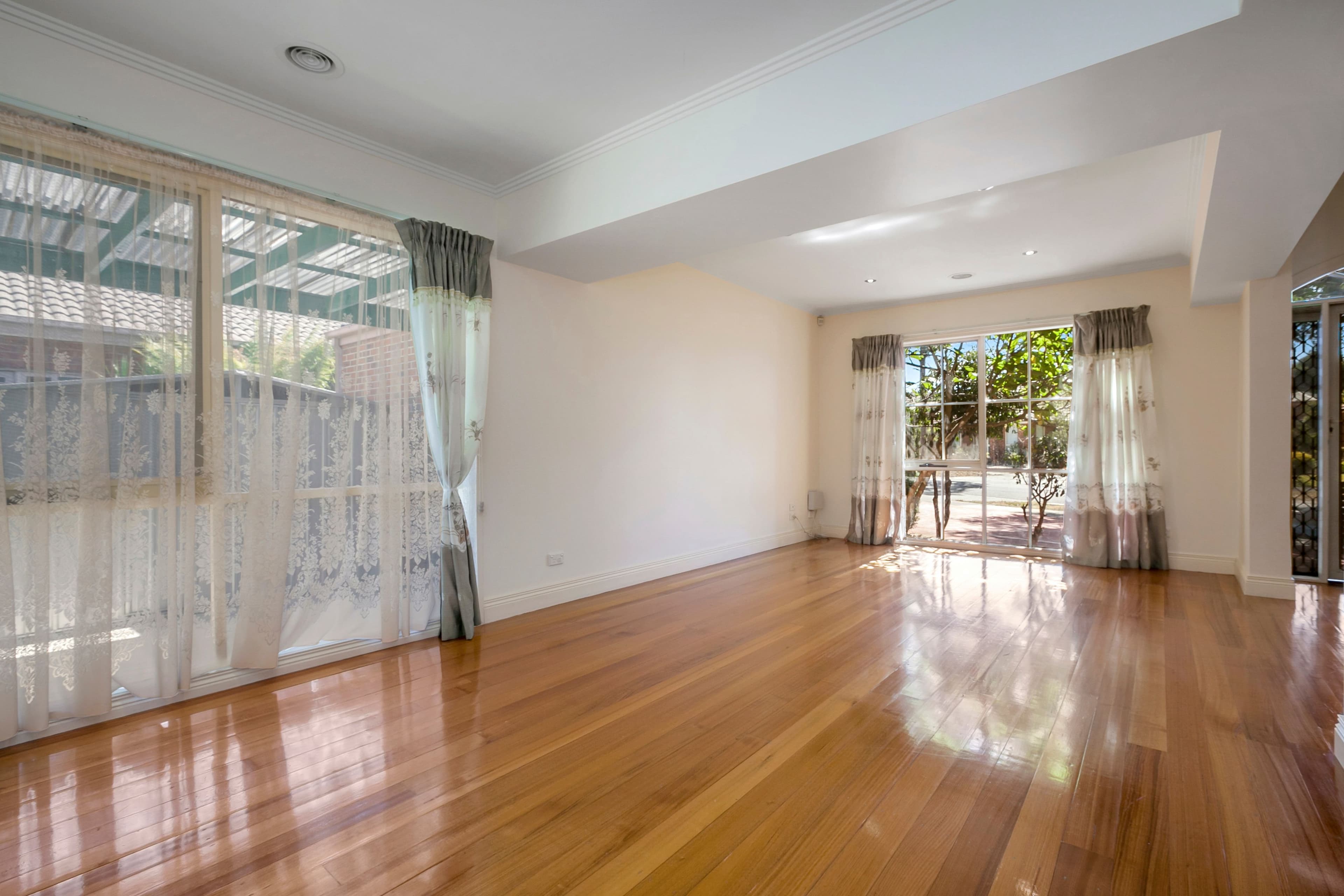 11 Nouvelle Grove, South Morang VIC 3752, South Morang - Thumbnail 2